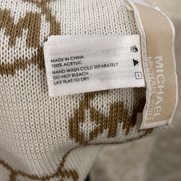 Michael Kors Hat and Scarf Set - Picture 5 of 6